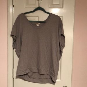 gray t-shirt